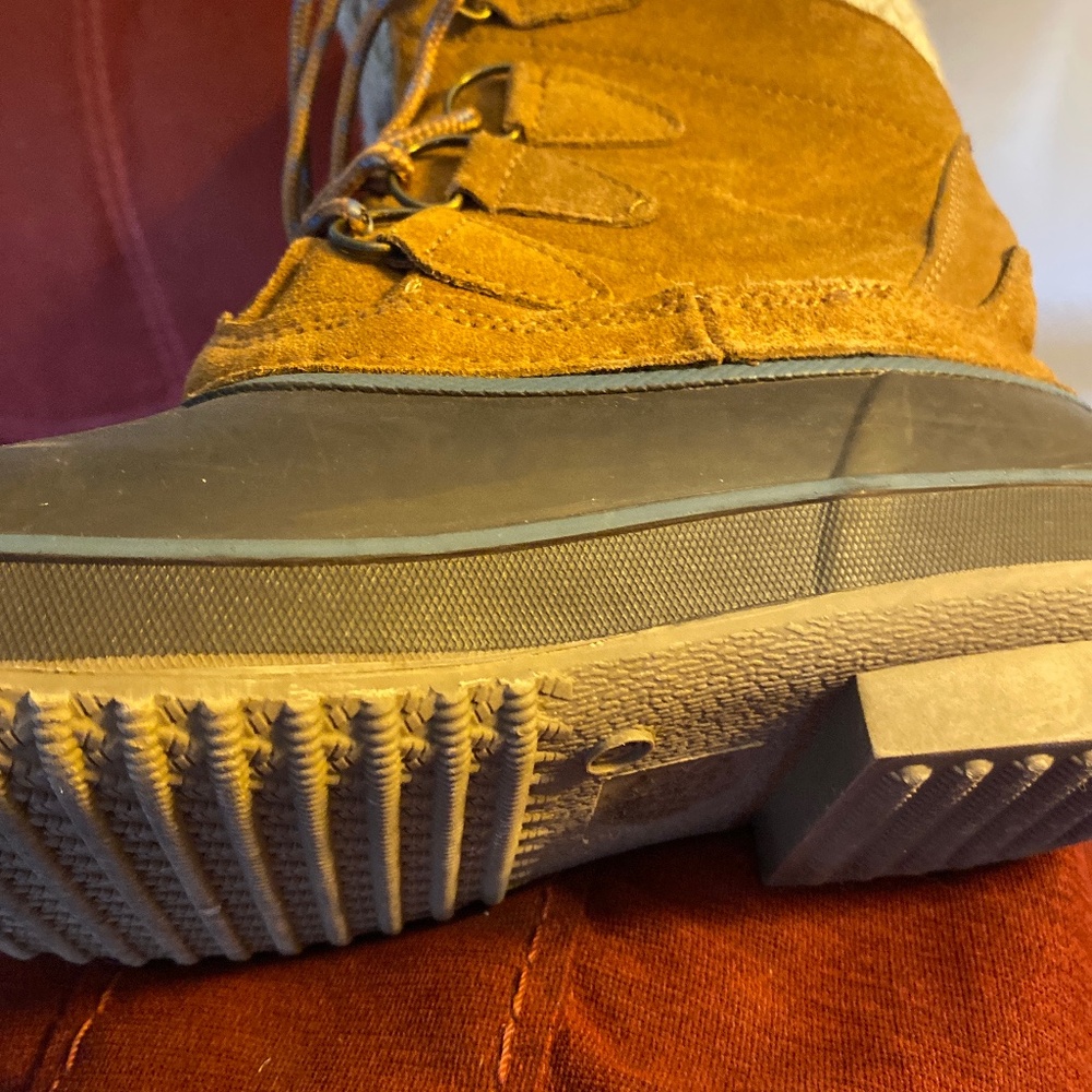 Ankle boot rain proof